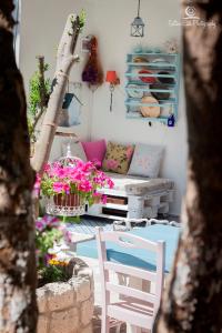 a living room with a couch and a table and flowers at Morlimon in Alaçatı