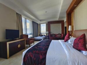 TV a/nebo společenská místnost v ubytování China Palace Hotel