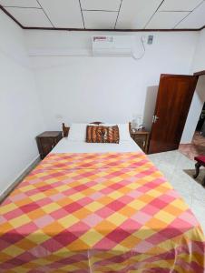Ένα ή περισσότερα κρεβάτια σε δωμάτιο στο Dona's Villa, Coastal Tropical House +2 φωτογραφίες