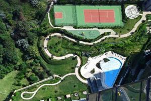 Bazén v ubytování Bright Lovely Modern 2bd25 Condo Poolgym! #220 nebo v jeho okolí