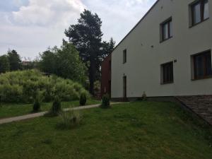 Vonkajšia záhrada v ubytovaní Apartmán Lipno 20