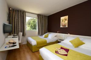TV a/nebo společenská místnost v ubytování Hotel Le Lagon