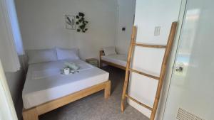 Postel nebo postele na pokoji v ubytování Camotes Hostel Resort
