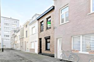 a bike parked next to a brick building at Chez’ Elle in Blankenberge