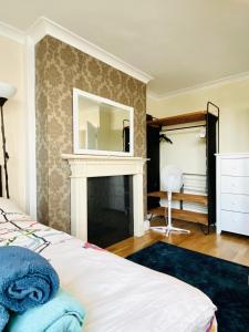 Ένα ή περισσότερα κρεβάτια σε δωμάτιο στο Large Double room in West Kensington-Fulham