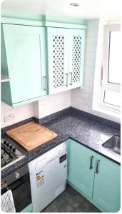 Η κουζίνα ή μικρή κουζίνα στο Large Double room in West Kensington-Fulham