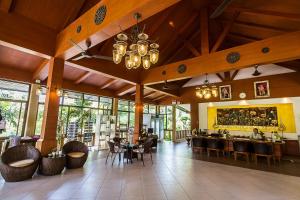 Restaurace v ubytování Coco Palm Beach Resort - SHA Extra Plus