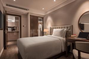 Ένα ή περισσότερα κρεβάτια σε δωμάτιο στο Beachfront Luxury Apartment in Altara Building - Da Nang