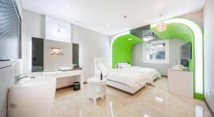 Katil atau katil-katil dalam bilik di SH Hotel