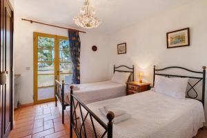 a bedroom with two beds and a window at Sun Set Pôr Do Sol in Guia +18 photos