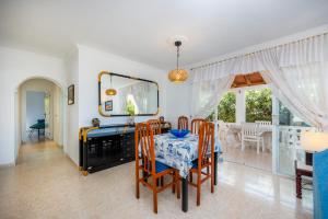 a dining room with a table and chairs and a mirror at Ca'n Miquel in Colonia de Sant Pere