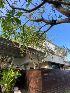 Το κτήριο όπου στεγάζεται  το διαμέρισμα