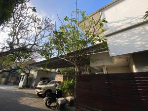 Το κτήριο όπου στεγάζεται  το διαμέρισμα +7 φωτογραφίες