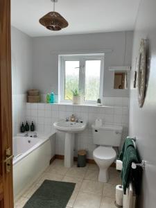 Koupelna v ubytování Glengesh House + 6 fotografií