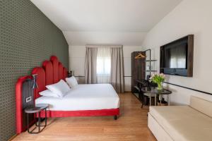 a hotel room with a bed and a couch at Hotel Regina in Milan +32 photos