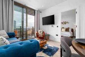 Μια τηλεόραση ή/και κέντρο ψυχαγωγίας στο Cottonopolis Suite