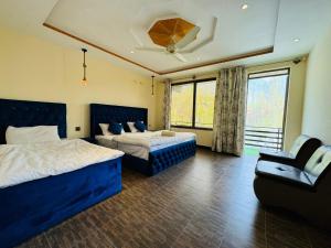 Postel nebo postele na pokoji v ubytování SHAHI Resort Kachura Skardu