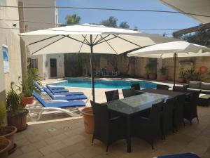 Bassein majutusasutuses Villa Naxxar Malta või selle lähedal