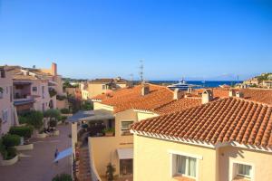 Gallery image of Promenade Balcony Suite & Yacht Vista - Porto Cervo in Porto Cervo