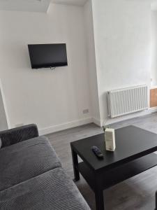 Et tv og/eller underholdning på Work & Explore a Home near City