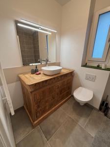 Ένα μπάνιο στο House 3 rooms all comfort with garden +2 φωτογραφίες