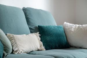 Χώρος καθιστικού στο Spacious 1BR | Near City Center & Baby-Friendly! +11 φωτογραφίες