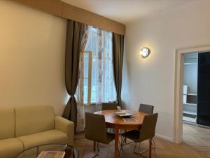Зона вітальні в Carlton Suites