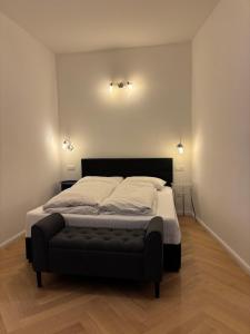 Ліжко або ліжка в номері Carlton Suites