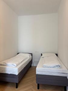 Ліжко або ліжка в номері Carlton Suites