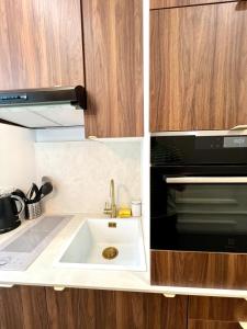 Kuchyň nebo kuchyňský kout v ubytování Exceptional apartment in the heart of Paris