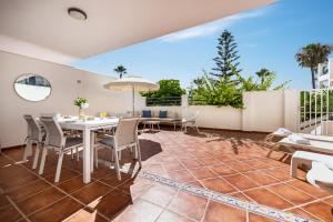 Un balcón o terraza en Family & Beach Apartments Mijas Costa & Fuengirola by ALFRESCO STAYS