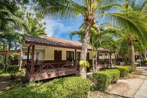 Coco Palm Beach Resort - SHA Extra Plus外面的花园