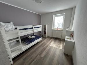 Postel nebo postele na pokoji v ubytování Ferienwohnung zur Elsa