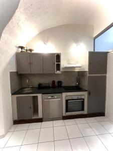 Η κουζίνα ή μικρή κουζίνα στο Joli T3 dans le centre de Bastia