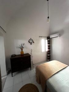 Ένα ή περισσότερα κρεβάτια σε δωμάτιο στο Joli T3 dans le centre de Bastia +2 φωτογραφίες