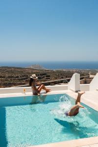 The swimming pool at or close to Arotron Santorini