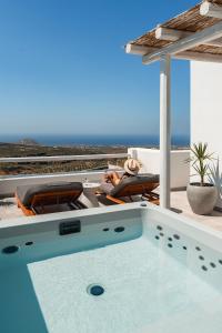 The swimming pool at or close to Arotron Santorini