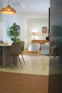a living room with a table and chairs at AvantiStays Capote in Seville
