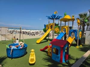 Herní místnost nebo prostor pro děti v ubytování Seaside Bliss in Qerret Beach