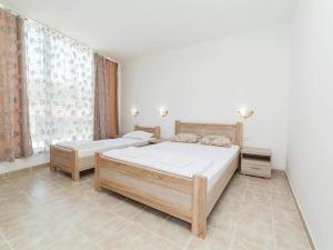 KaluđeracにあるVilla INAのベッド2台と窓のある寝室 +35枚の写真