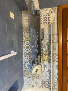 Phòng tắm tại Appartamento in Villa a Pinamare