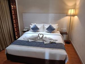 Ένα ή περισσότερα κρεβάτια σε δωμάτιο στο The Grand Rajmahal