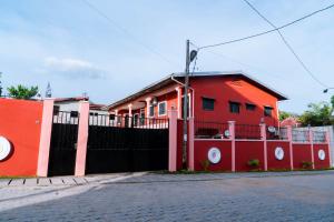 Το κτήριο όπου στεγάζεται  ο ξενώνας +2 φωτογραφίες