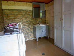 Φωτογραφία από το άλμπουμ του Chambre Senior - RESIDENCE BAHO - Douala Makepe BM στη Ντουάλα