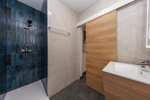 Et badeværelse på B74 - Baluarte Holiday Flat in Lagos + 78 billeder