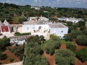 an aerial view of a white house at Casetta Girasole in Lamie di Olimpia