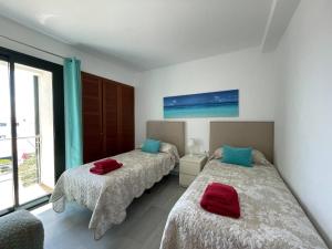 Katil atau katil-katil dalam bilik di BAHIA 28 by SOM Menorca +18 gambar