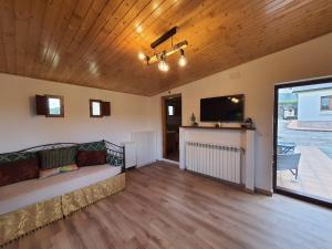 a living room with a couch and a flat screen tv at Apartamento Carla Inés in Barres