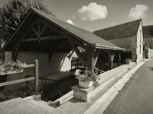 a wooden pavilion in front of a building at Les Chambres de Nelly in Cravant-les-Coteaux