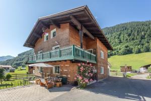 a building with a balcony on the side of it at Alpin Chalet Kern in Klösterle am Arlberg